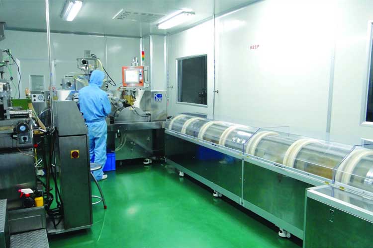 1531270714227806.jpg 膠囊生產(chǎn)車(chē)間.jpg